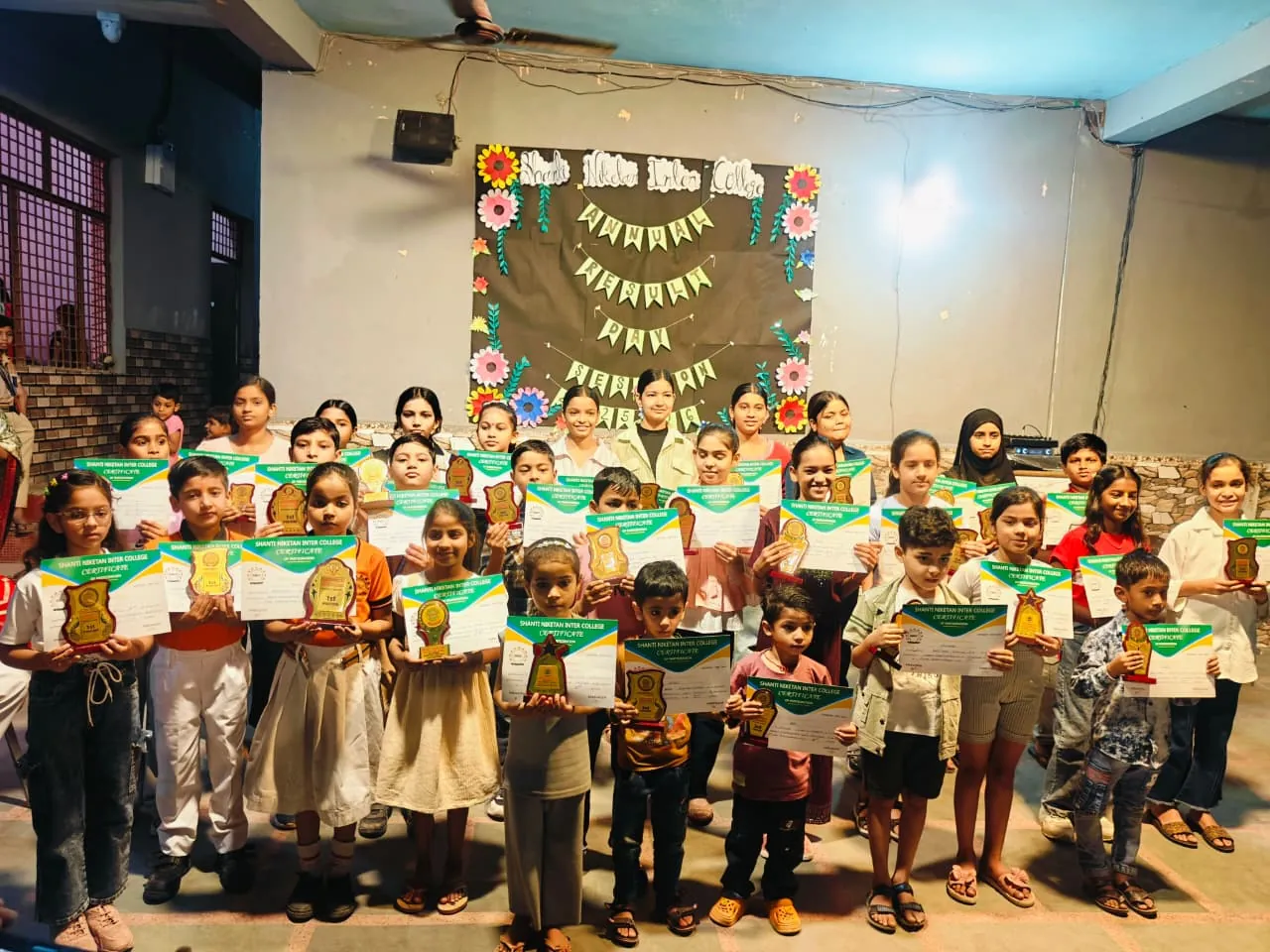 Group photograph of prize-winning students at Shanti Niketan Inter College